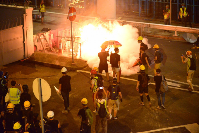 公安部会议指出，坚定支持香港警方严正执法，坚定支持香港司法机构依法惩治暴力犯罪分子。资料图片
