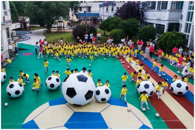 為實現足球強國，中擬建3000所足球幼稚園。新華社