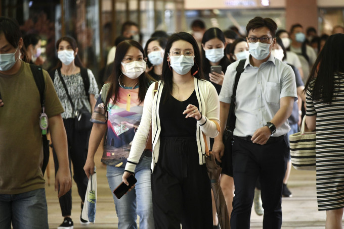 香港民研調查指近7成人不滿港府應付疫情表現。 資料圖片
