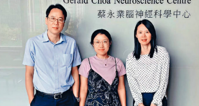 （左起）中大医学院生物医学学院容永豪教授、李怡博士及柯亚教授。