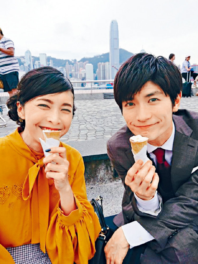 竹內結子曾與自殺去世的三浦春馬來港拍戲，二人開心在尖沙嘴食雪糕。