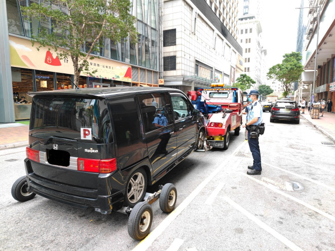 警方在西九龍打擊交通違例。 警方圖片