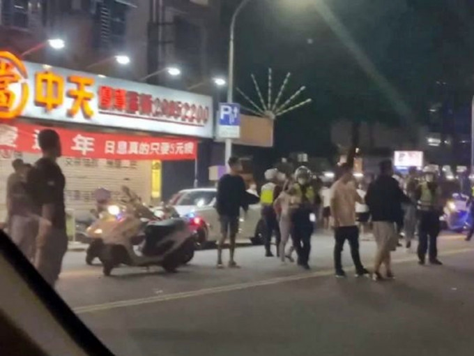 台灣一場中秋員工聚會頓變街頭群毆，7人被捕。網圖