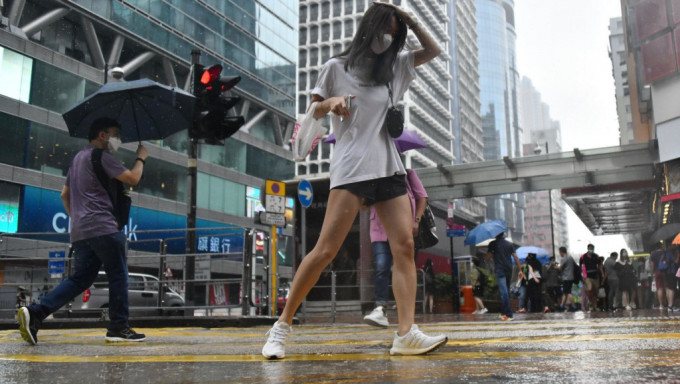天文台發布秋季季度預報，預料香港氣溫正常至偏高，雨量正常至偏多。