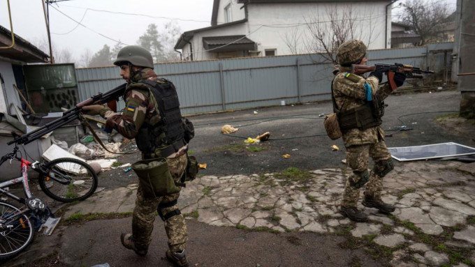 乌军把握机会夺回基辅多个村镇的控制权。AP