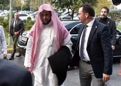 沙特检察总长莫杰布（左）。AP