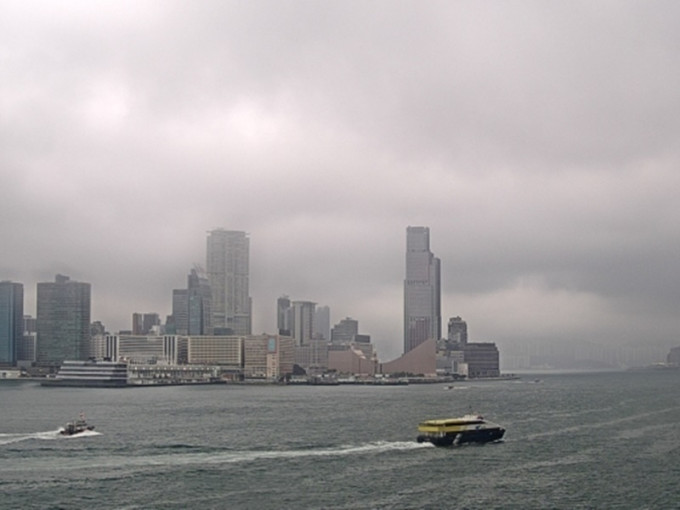 预测今日间中有骤雨。天文台图片