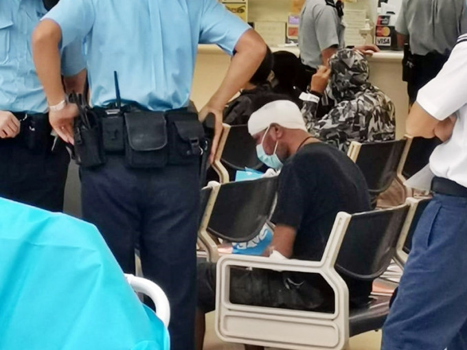 紅磡一名南亞裔男子遭同鄉劫去手機，頭部受傷送院。