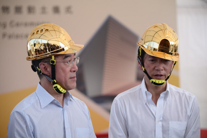 陳智思(右）相信2022年7月前完工。