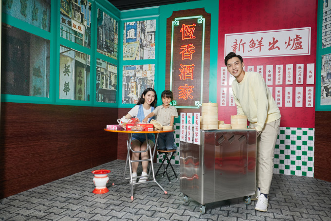 昂坪360与恒香老饼家联手策划了「恒香‧百年」展览馆，其中一个场景是模仿出昔日的恒香酒家。