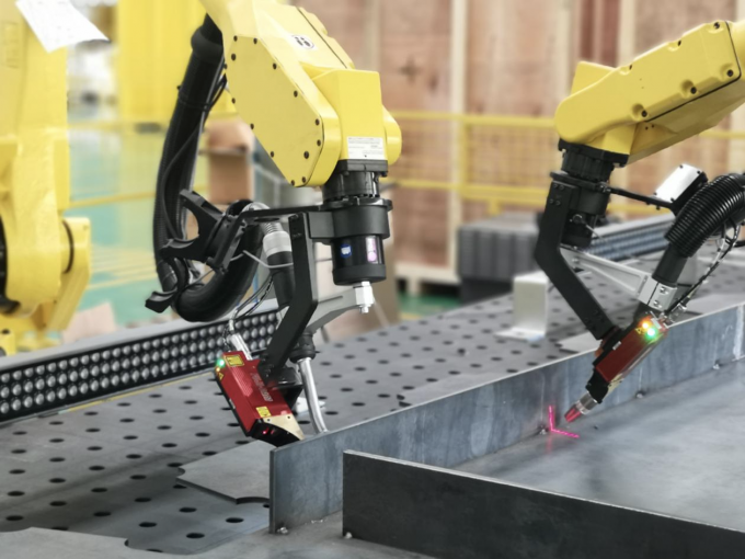 钢结构智慧焊接机器人可按的BIM数据模型，变成具生产定义的模型，自动生产出组件。