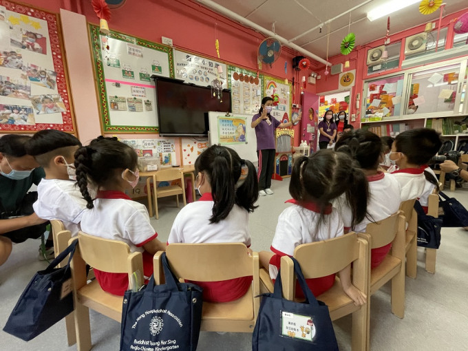 深水埗區香港佛教聯合會主辦佛教曾果成中英文幼稚園在本學年增設多元化的活動及教學策略，