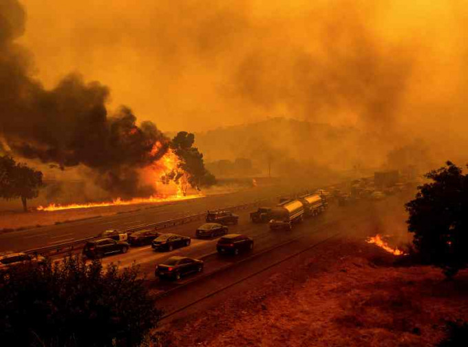 加州山火持續延燒。