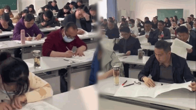 安徽六安中学安排70多名老师一起做高考考卷。
