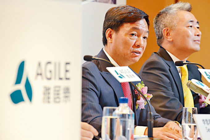 雅居乐分拆其绿色生态服务公司在港上市。图为集团主席兼总裁陈卓林(左)。