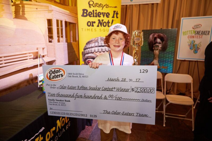 斯洛科姆贏得二千五百美元（約二萬港元）奬金。