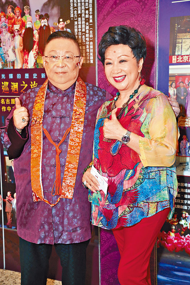 李居明新片举行首映礼，家燕姐特地来撑场。