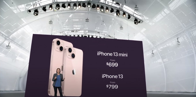 苹果发布会公布「果迷」最期待的iPHONE13。
苹果官网直播截图