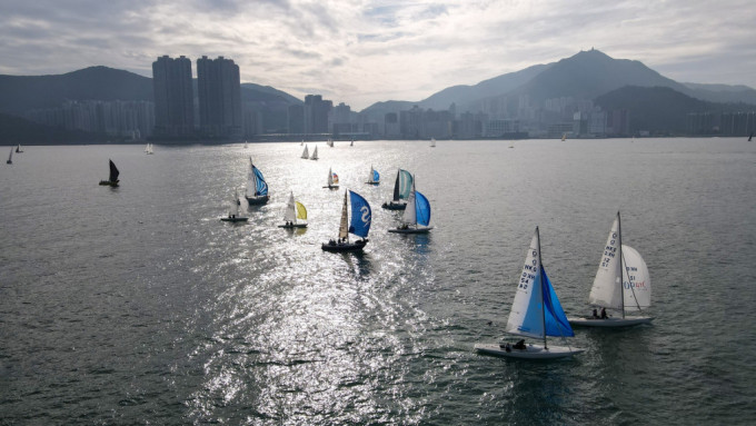 上周六舉行的One Global HKRNVR紀念盃帆船賽，以追逐賽的方式進行