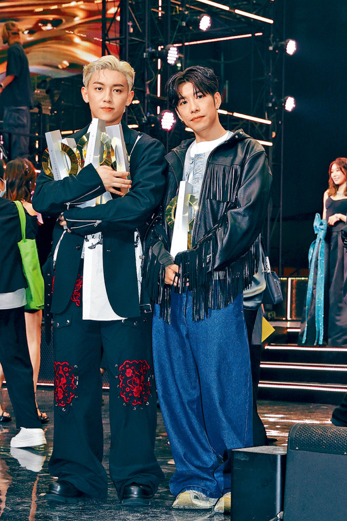 MC与洪嘉豪是香港新一代男歌手的代表。