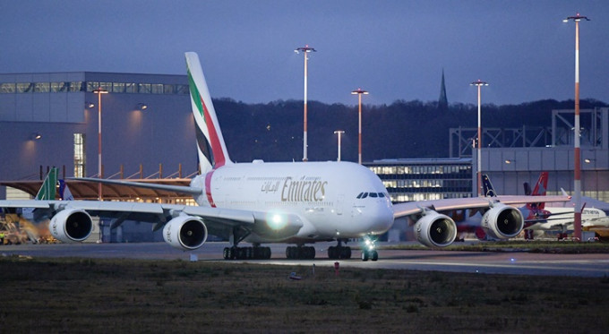 空中巴士生产的最后一架A380客机出厂并交付予阿联酋航空。路透社图片