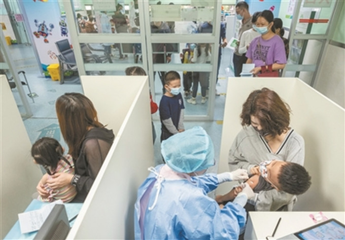 广东省全面启动3至11岁儿童新冠病毒疫苗接种计画。