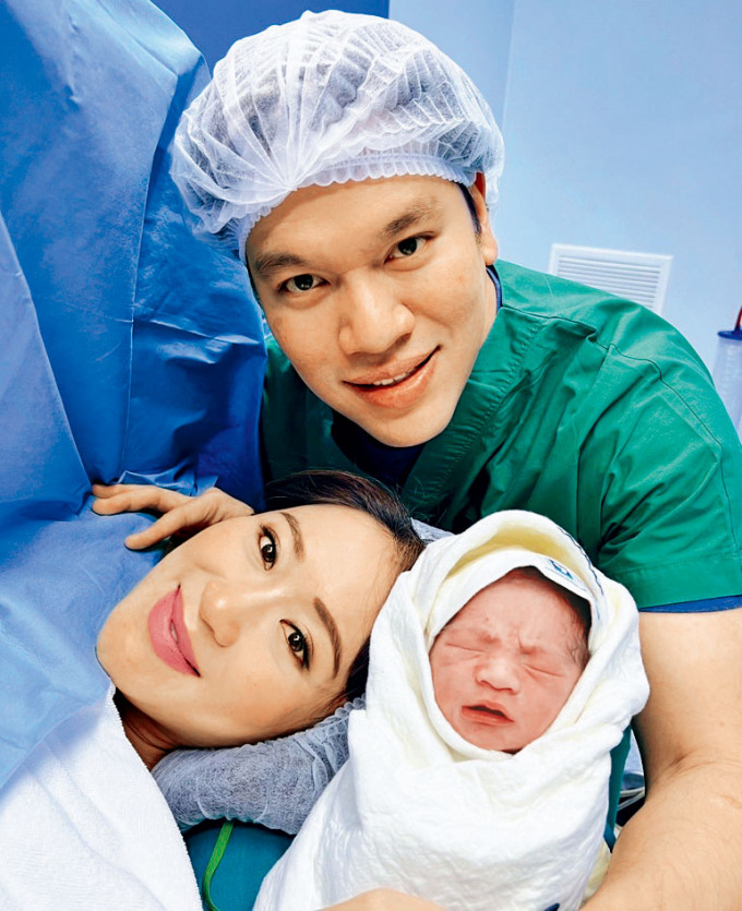 貝東丹與丈夫及新生兒子合照。
