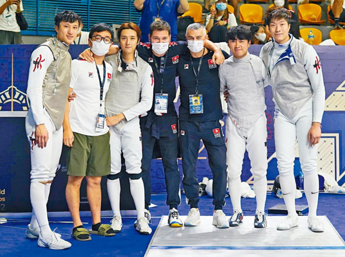 蔡俊彦（左一）、崔浩然（左三）、吴诺弘（右二）、张家朗（右一）四位港将，今冲击男花团体奖牌。