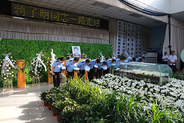 殉職的警員蔣子明，終年51歲。