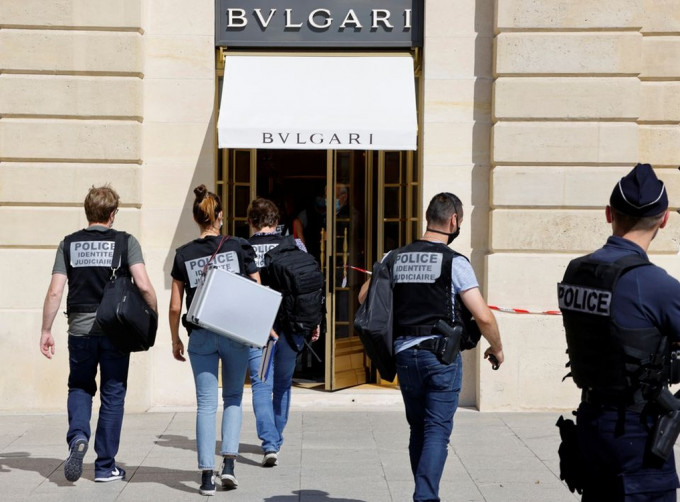 法國巴黎市中心的珠寶店千萬歐元珠寶遭搶劫。路透社圖片
