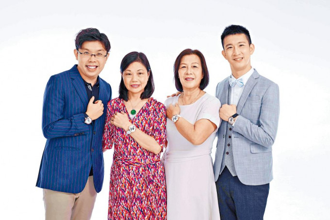 左起：沈慧林、沈許麗諒、蘇韓小貞及蘇樺偉為新腕表拍攝宣傳照。