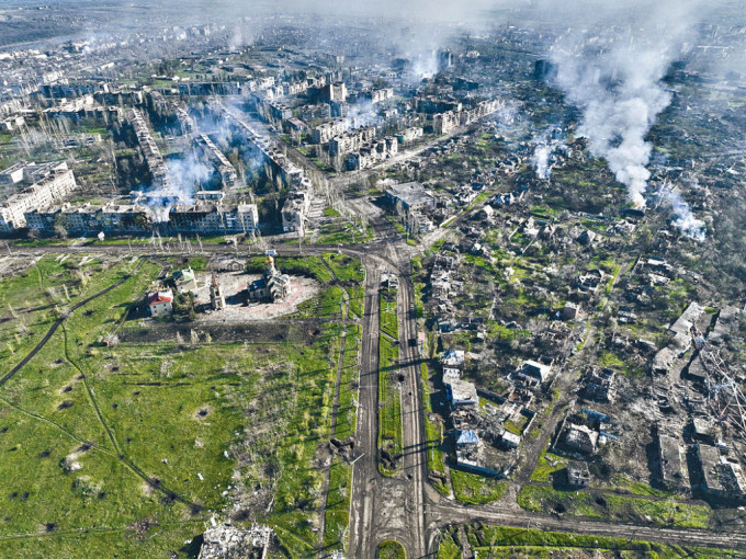 乌克兰东部城市巴赫穆特战况激烈。