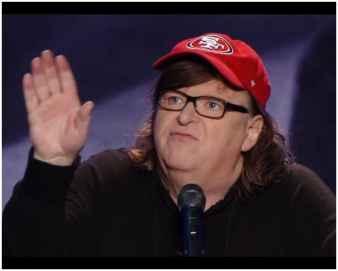 Michael Moore曾制作一出名为《Michael Moore in Trumpland》的纪录片。网上图片