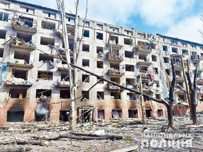 乌东克拉马托尔斯克一幢住宅大楼，周五遭俄军火箭袭击。　