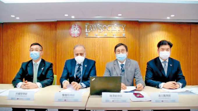 香港律师会紧急召开记者会，宣布接管两家律师行。