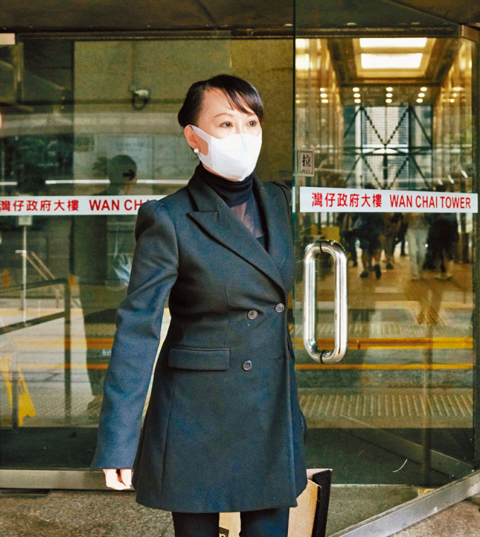 女被告赵淑仪否认3项未经注册而从事内科执业罪。