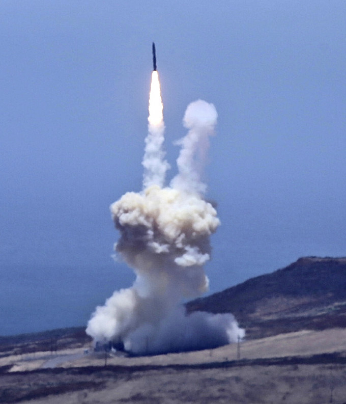美军从加州空军基地发射的拦截导弹。AP