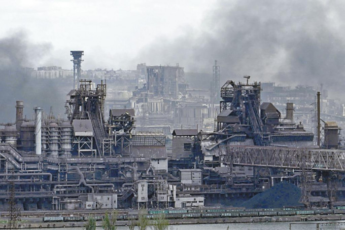 在乌克兰南部港口城市马里乌波尔，亚速钢铁厂仍有一批乌军死守。