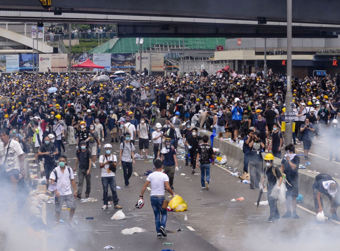 民阵批评林郑月娥容许警方以催泪弹及橡胶子弹射向学生。