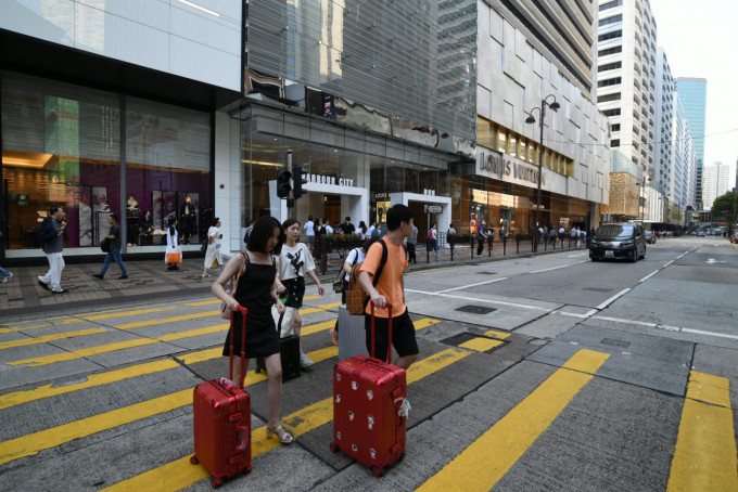 本港街頭旅客人數明顯減少。資料圖片