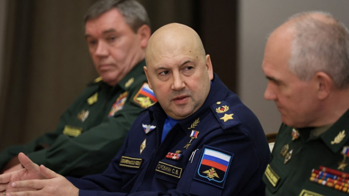 蘇羅維金(中)首度承認俄軍在入侵烏克蘭的戰況正處於不利位置。路透社資料圖片