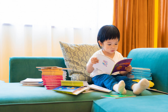 小朋友的阅读兴趣要从小培养。