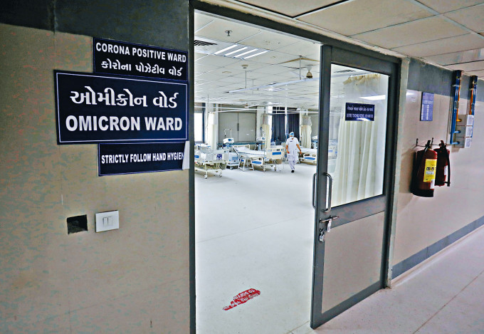 印度西部艾哈迈达巴德市设立一间专门治疗Omicron的大病房。