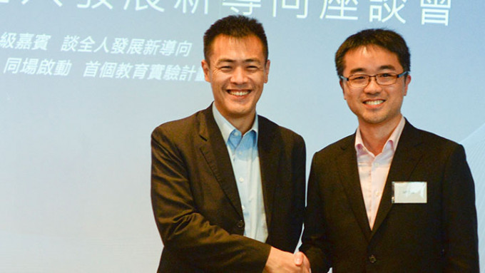教育局表示，副局长施俊辉（右）已于9月中向新民党递交退党申请。资料图片