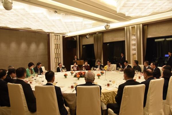 王志民与建制派议员会面。中联办图片