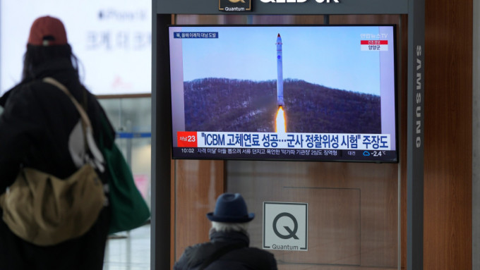 南韩军方表示北韩今早向东海发射了3枚不明弹道导弹。美联社