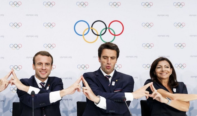 馬克龍（左一）指，巴黎過去3度爭辦奧運落敗，直言不想再第4次失落主辦權。美聯社