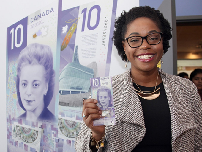 採用維奧拉‧德斯蒙德的肖像去設計、面額10元的加拿大鈔票贏得國際性鈔票設計大賽冠軍。  網上圖片