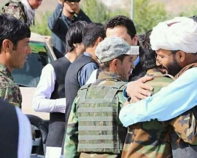 阿富汗政府軍和塔利班分子暫時停火。網圖