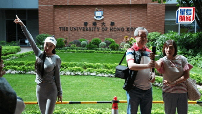 香港大学5月1日起分阶段推行游客分流措施，有教职员和学生均表示欢迎。